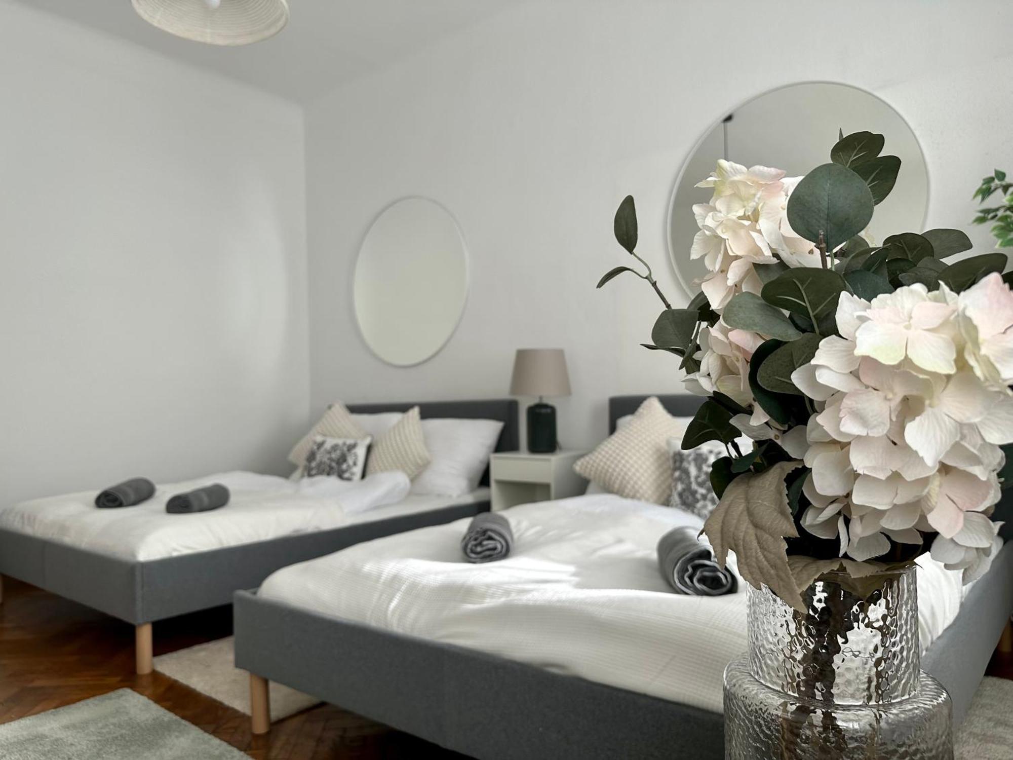 Spacious Apartment, 3 Min To U1 Reumannplatz Wien Eksteriør bilde