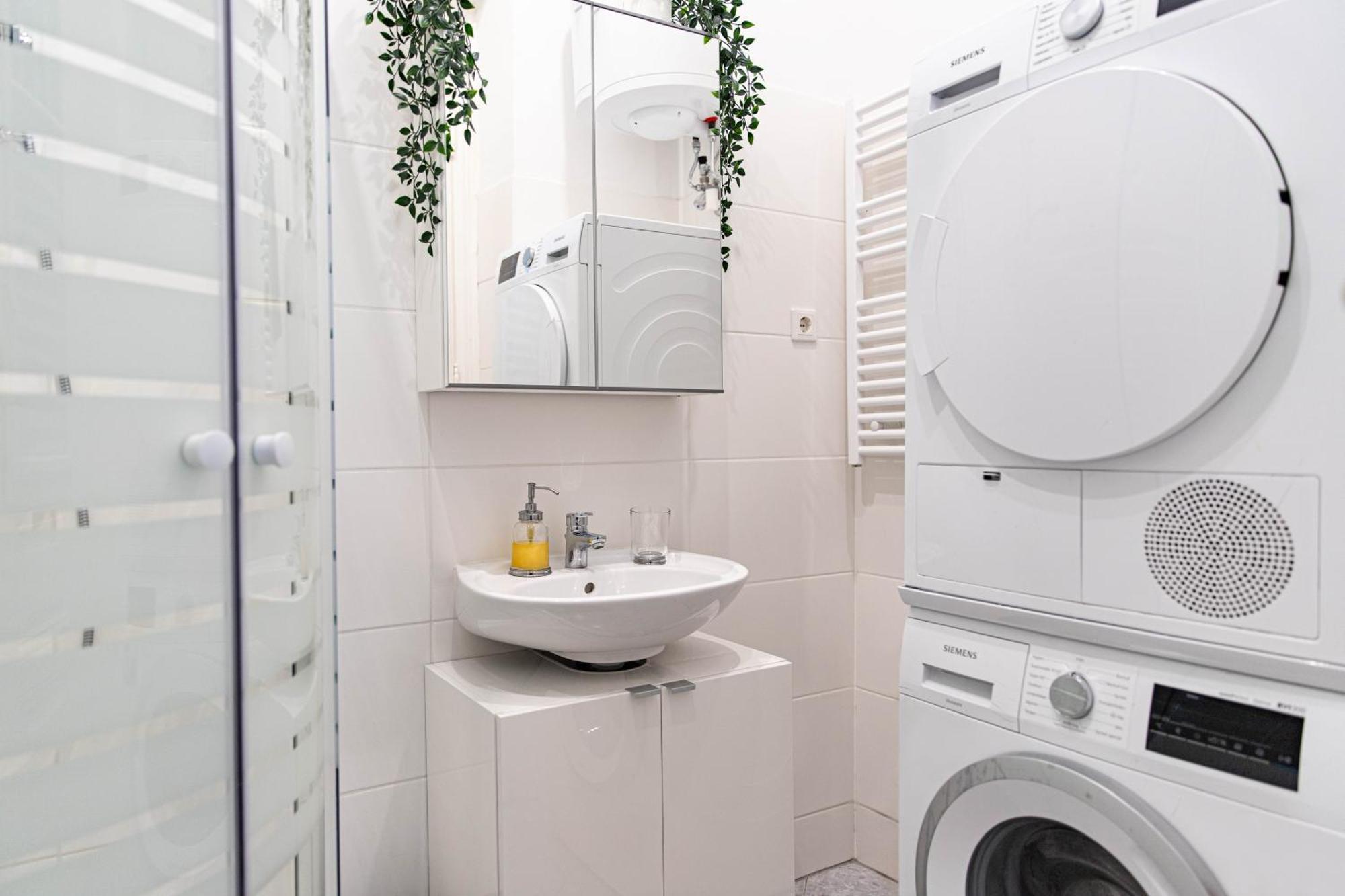 Spacious Apartment, 3 Min To U1 Reumannplatz Wien Eksteriør bilde